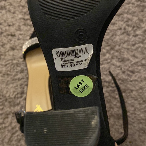 Heels - Picture 4 of 4